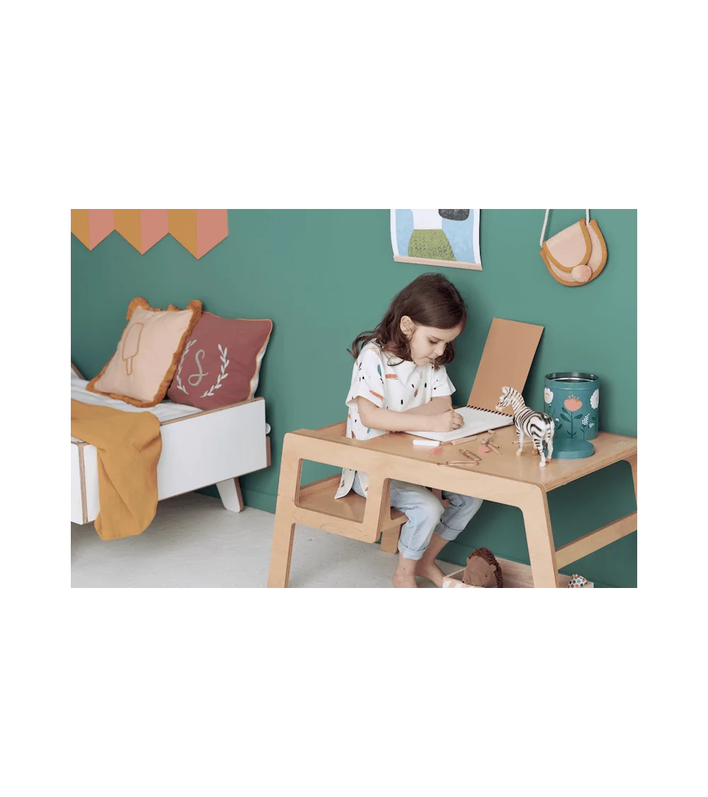 tavolo per bambini in legno FLEX di NUKI o tavolino da caffè con spazio per far giocare i bambini