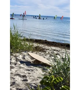 Balance Board WAVE di NUKI sulla spiaggia